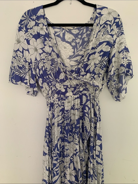 Kormei Dresses & Skirts - EUC KorMei Blue and White Floral High Low Maxi Dress with Smocked Waist XL